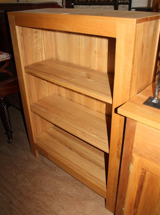Light oak open bookcase(-)